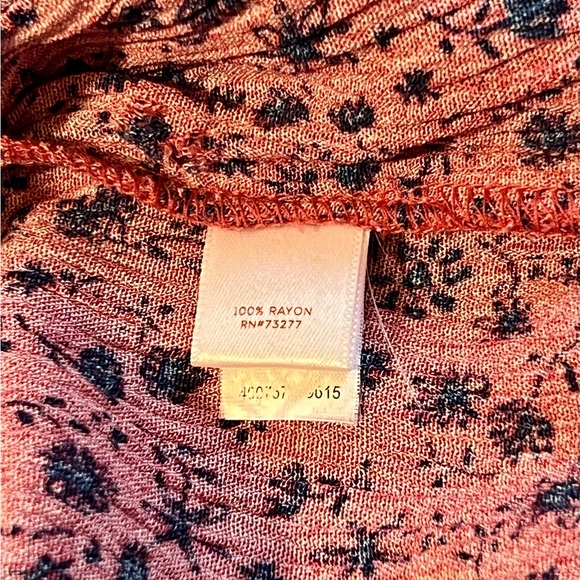 LC Lauren Conrad Blouse Bell Sleeves Red and Blue Floral Size XL Rayon Boho - Picture 5 of 9